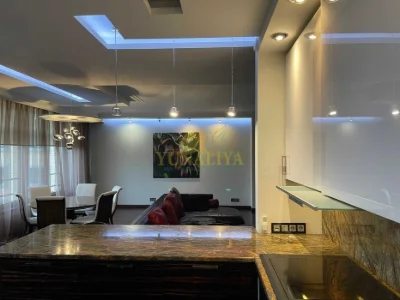 5 rooms St. Kruglouuniversitetskaya 3-5 and 3 parking spaces! Without