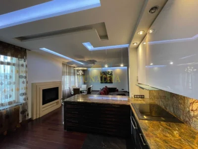5 rooms St. Kruglouuniversitetskaya 3-5 and 3 parking spaces! Without