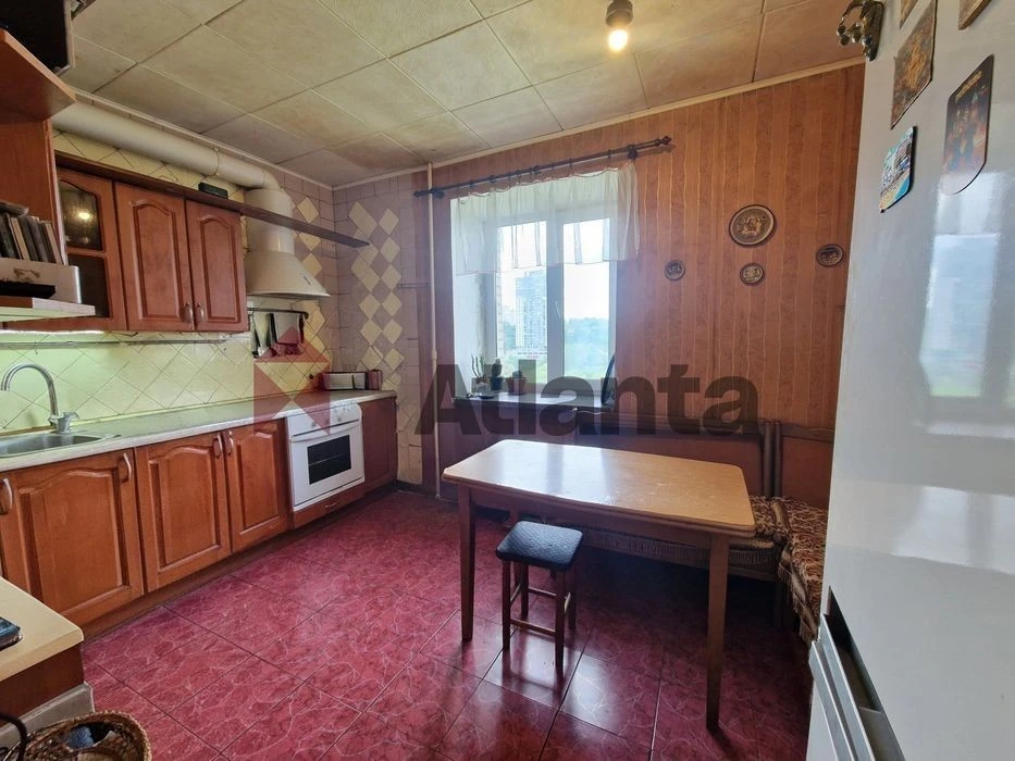 3-room apartment, Lobanovsky Avenue 130. Demiivska