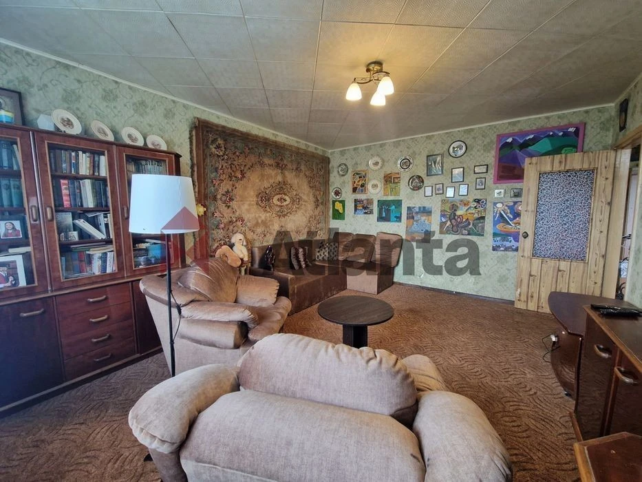 3-room apartment, Lobanovsky Avenue 130. Demiivska