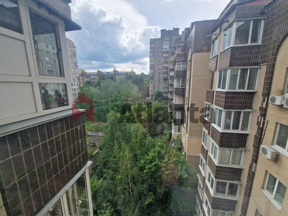 3-room apartment, Lobanovsky Avenue 130. Demiivska