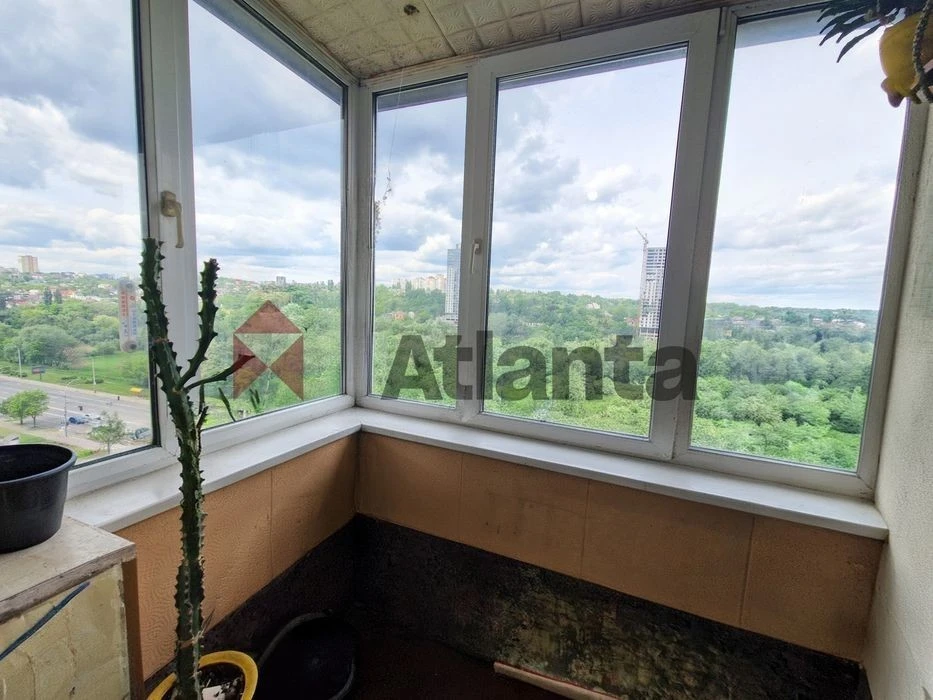 3-room apartment, Lobanovsky Avenue 130. Demiivska