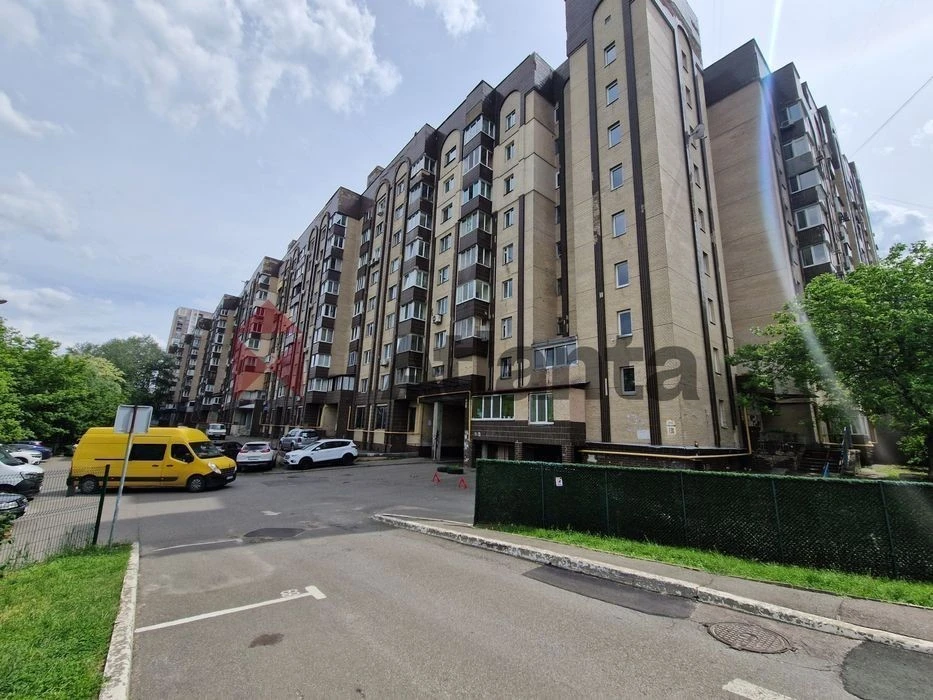 3-room apartment, Lobanovsky Avenue 130. Demiivska