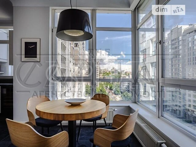 Sale of 3-room apartment 188 sq. m. on Andriy Verkhoglyada St. 14 •