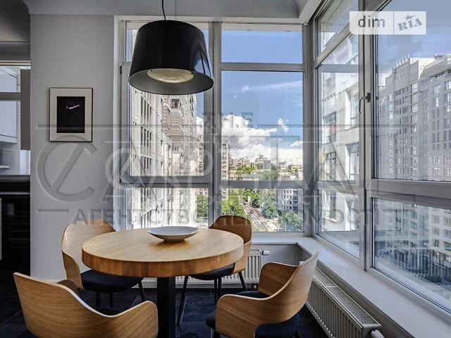 Sale of 3-room apartment 188 sq. m. on Andriy Verkhoglyada St. 14 •