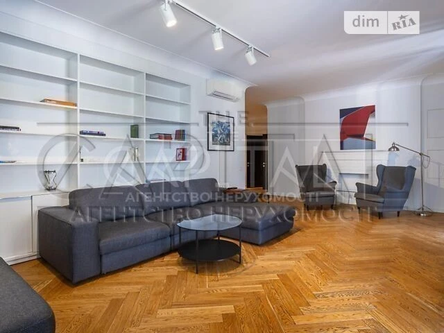 Sale of 3-room apartment 188 sq. m. on Andriy Verkhoglyada St. 14 •