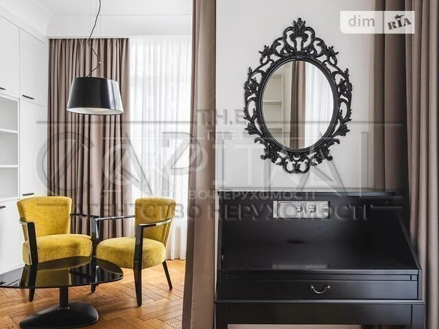 Sale of 3-room apartment 188 sq. m. on Andriy Verkhoglyada St. 14 •