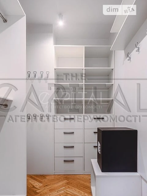 Sale of 3-room apartment 188 sq. m. on Andriy Verkhoglyada St. 14 •