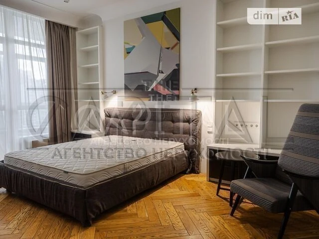 Sale of 3-room apartment 188 sq. m. on Andriy Verkhoglyada St. 14 •