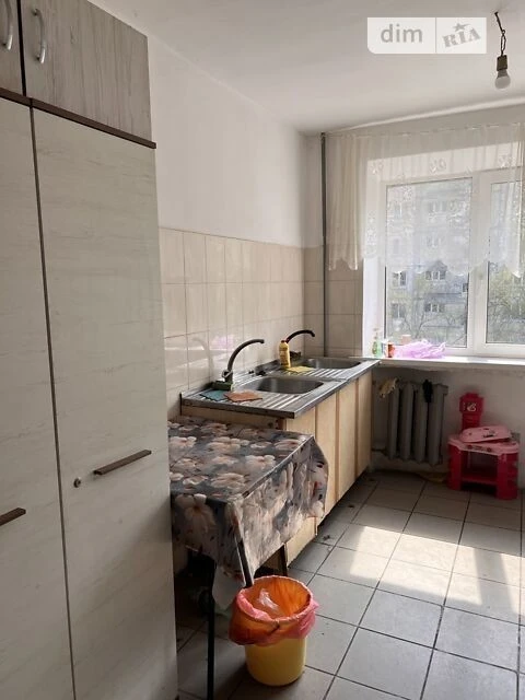 Продаж кімнати 18.2 кв. м на вул. Максима Березовського 7, к