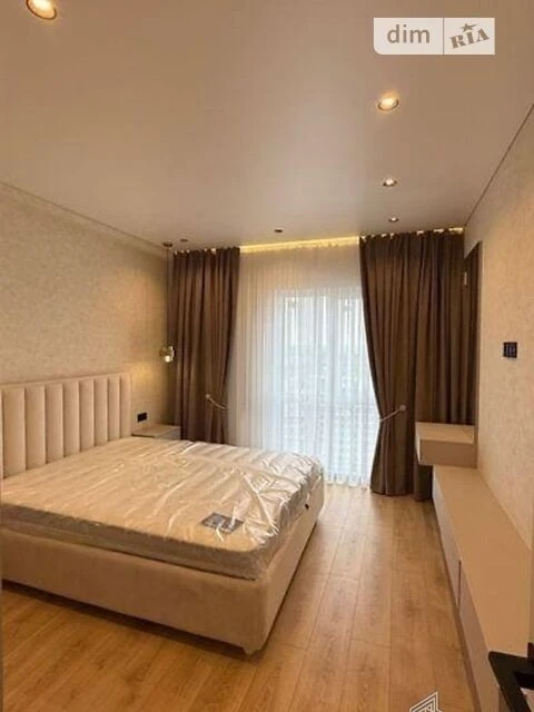 Sale of 1-room apartment 41 sq. m. on Mykhaylo Maksimovicha st. 24 •