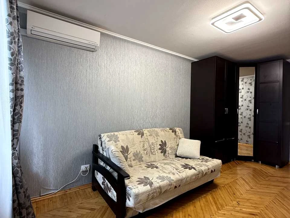 Apartment. Kharkiv, 23 Serpnya St.