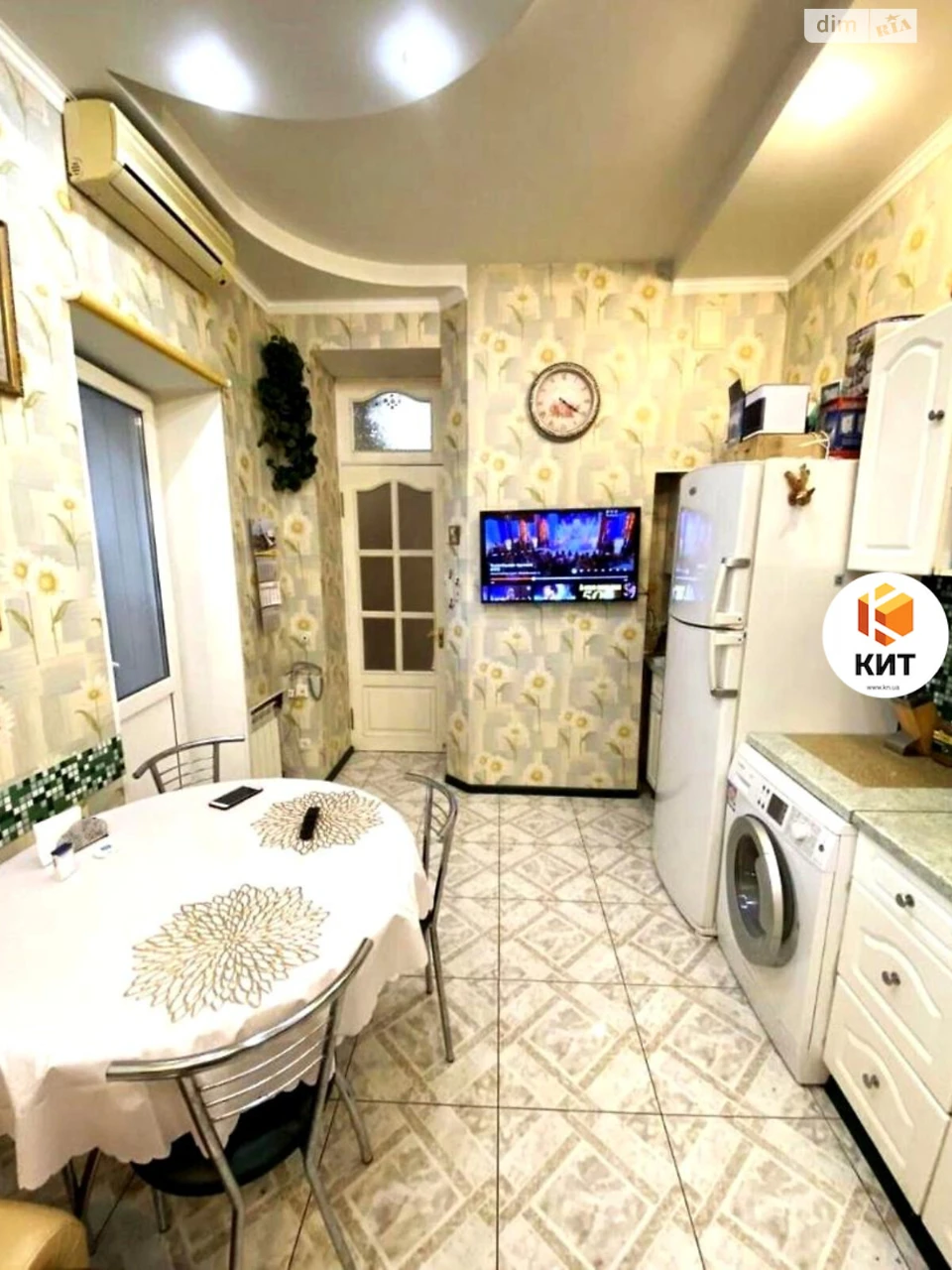 For Sale Apartment Center