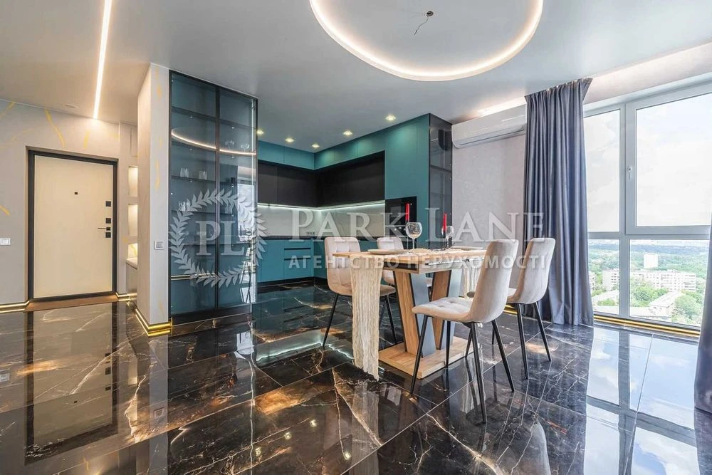 4-room apartment for sale with renovation, Shevchenkivskyi district, Beresteyskyi district