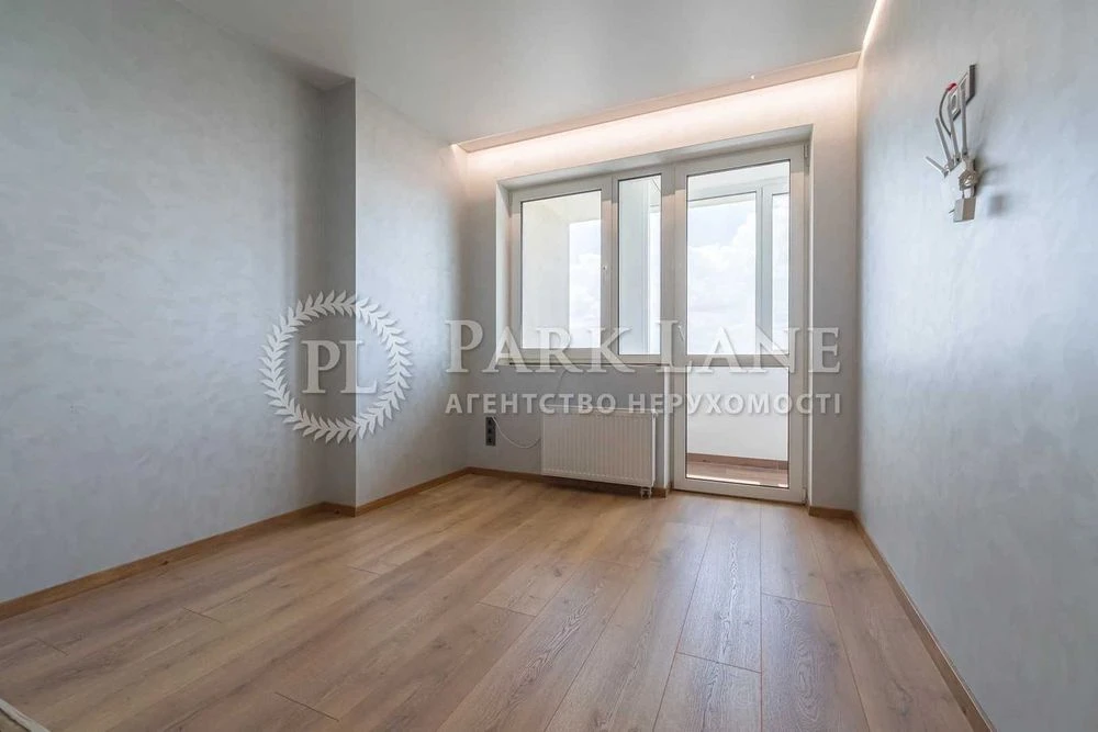 4-room apartment for sale with renovation, Shevchenkivskyi district, Beresteyskyi district