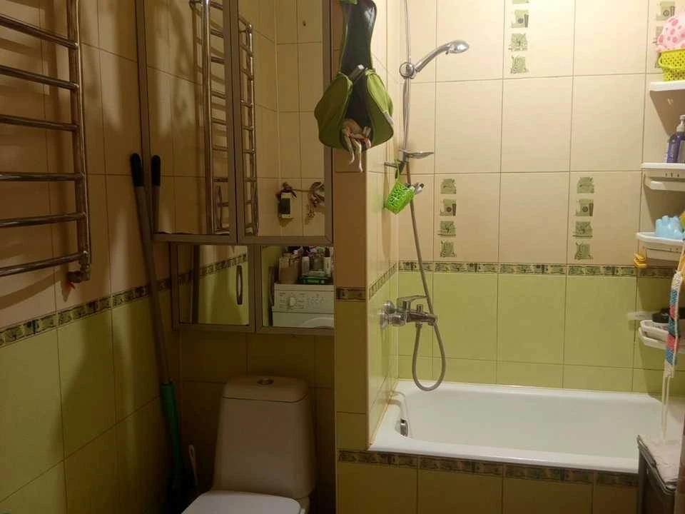 Apartment. Kharkiv, Traktorostudivnyky Ave.