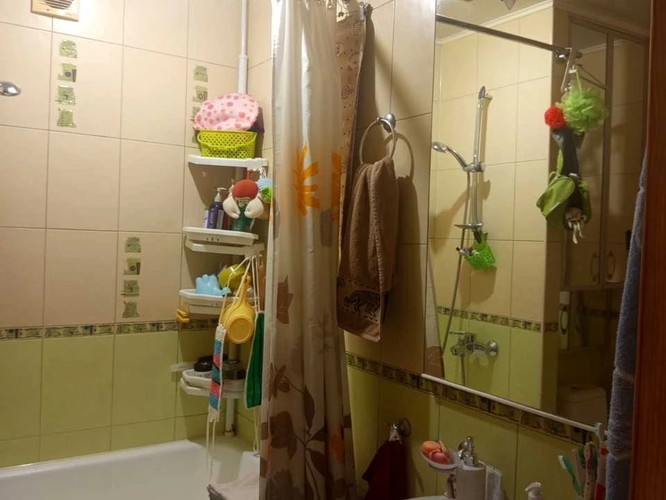 Apartment. Kharkiv, Traktorostudivnyky Ave.