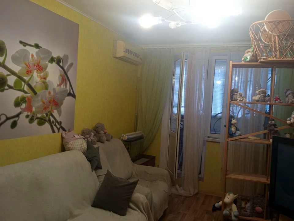 Apartment. Kharkiv, Traktorostudivnyky Ave.