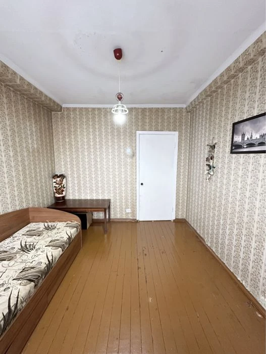 I will sell a 4-room apartment in the center