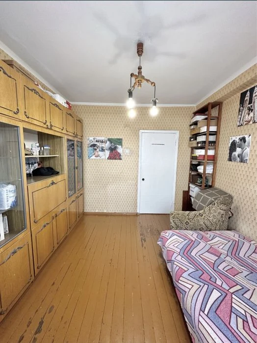 I will sell a 4-room apartment in the center