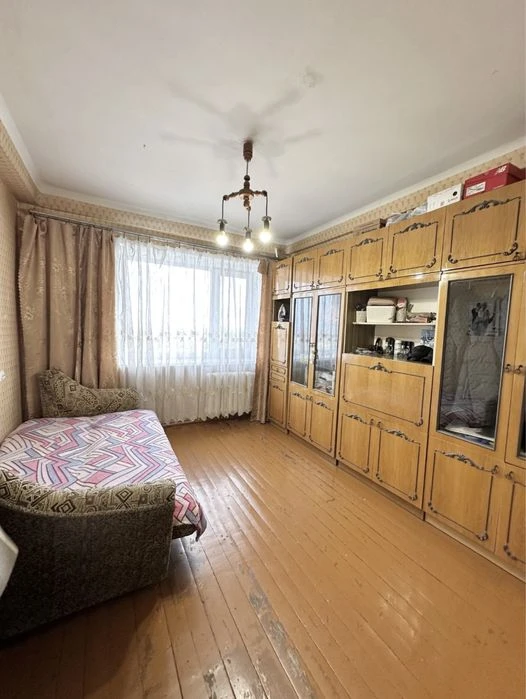 I will sell a 4-room apartment in the center