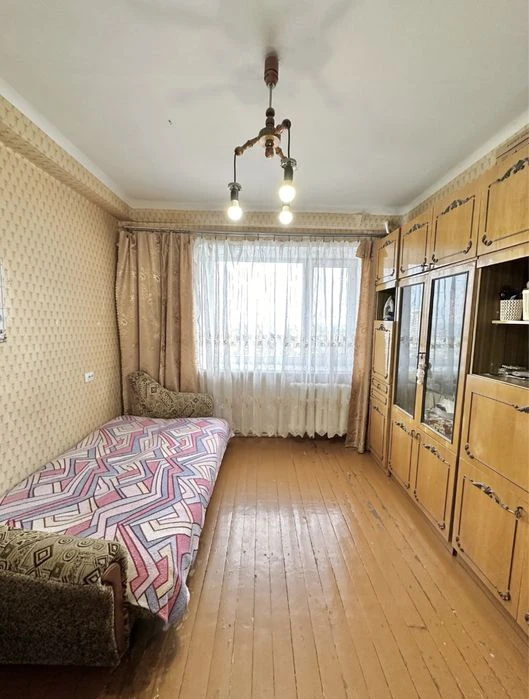 I will sell a 4-room apartment in the center