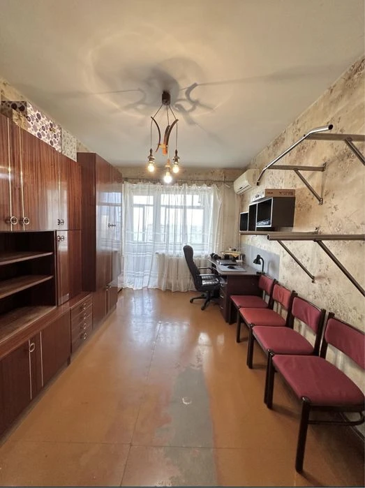 I will sell a 4-room apartment in the center