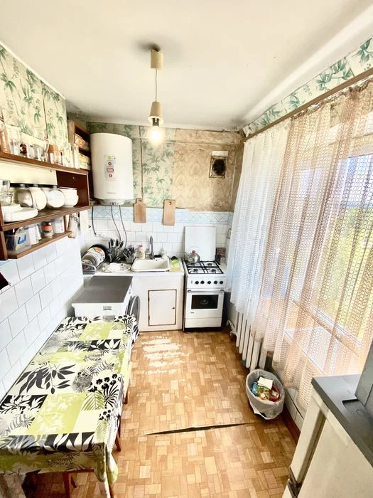 I will sell a 4-room apartment in the center