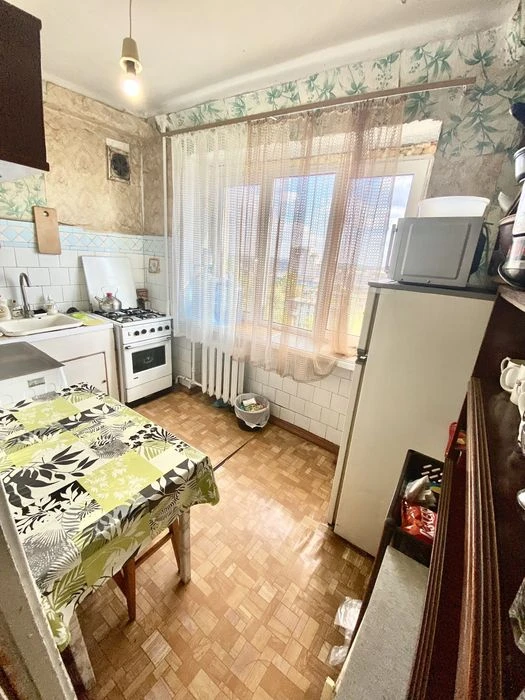 I will sell a 4-room apartment in the center