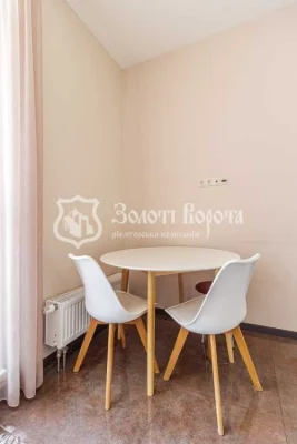 Sale of 2-room apartment 69.8 m², John McCain street, 7