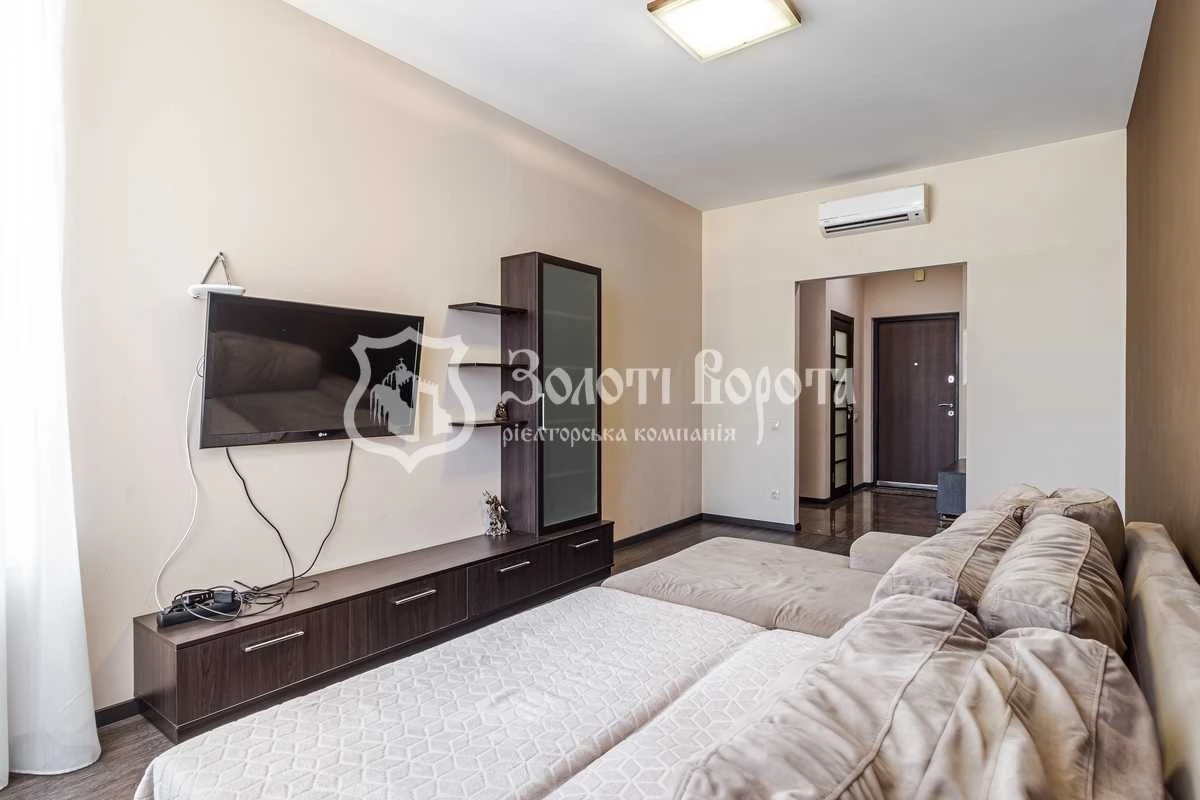 Sale of 2-room apartment 69.8 m², John McCain street, 7