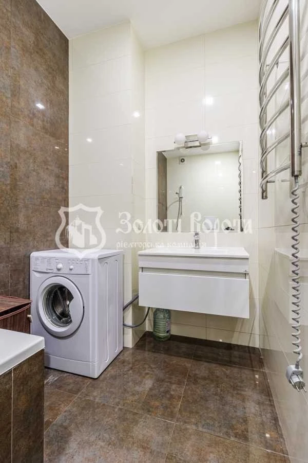 Sale of 2-room apartment 69.8 m², John McCain street, 7