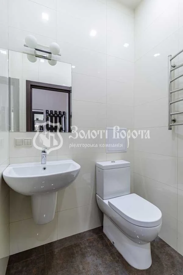 Sale of 2-room apartment 69.8 m², John McCain street, 7
