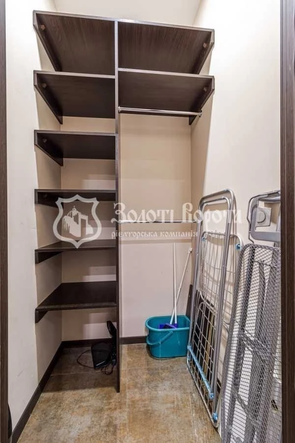 Sale of 2-room apartment 69.8 m², John McCain street, 7