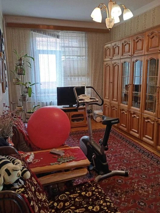 For sale 3-room apartment on Volontserskaya Street, Stalinka