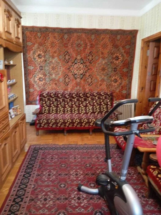 For sale 3-room apartment on Volontserskaya Street, Stalinka