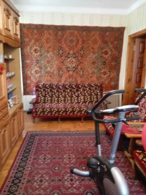 For sale 3-room apartment on Volontserskaya Street, Stalinka