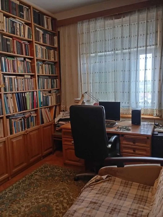 For sale 3-room apartment on Volontserskaya Street, Stalinka