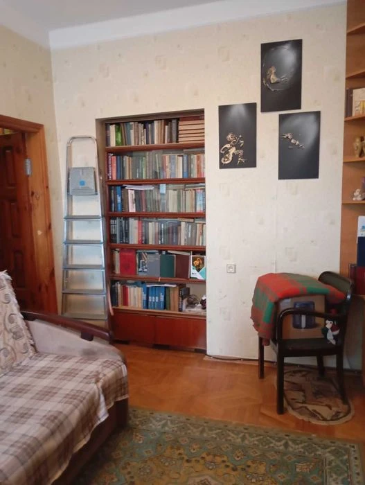 For sale 3-room apartment on Volontserskaya Street, Stalinka