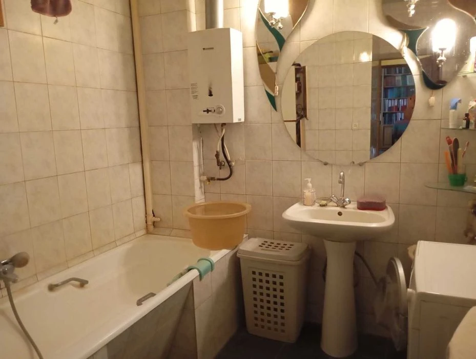For sale 3-room apartment on Volontserskaya Street, Stalinka