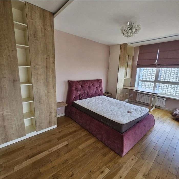 Osokorky View of the Dnipro Residential Complex Zarechny 3 bedrooms Renovation 120m² For