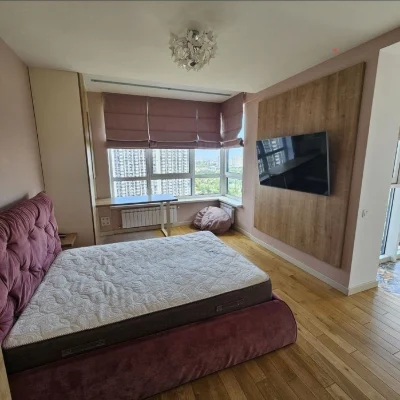 Osokorky View of the Dnipro Residential Complex Zarechny 3 bedrooms Renovation 120m² For