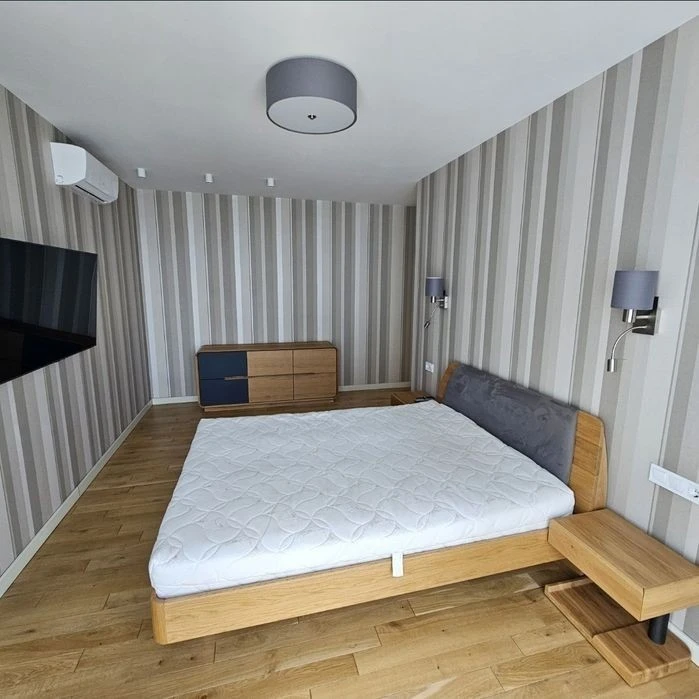 Osokorky View of the Dnipro Residential Complex Zarechny 3 bedrooms Renovation 120m² For