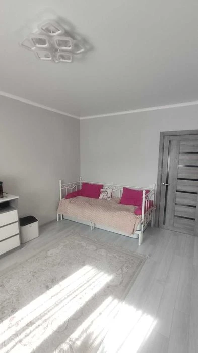 Продаю 2 к квартиру на вул.Зодчих 6597