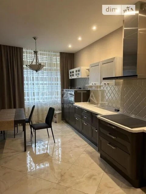 Sale of 3-room apartment 118 sq. m. on Sichovykh Striltsiv 70 •