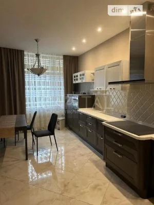 Sale of 3-room apartment 118 sq. m. on Sichovykh Striltsiv 70 •