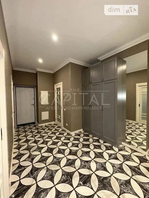 Sale of 3-room apartment 118 sq. m. on Sichovykh Striltsiv 70 •