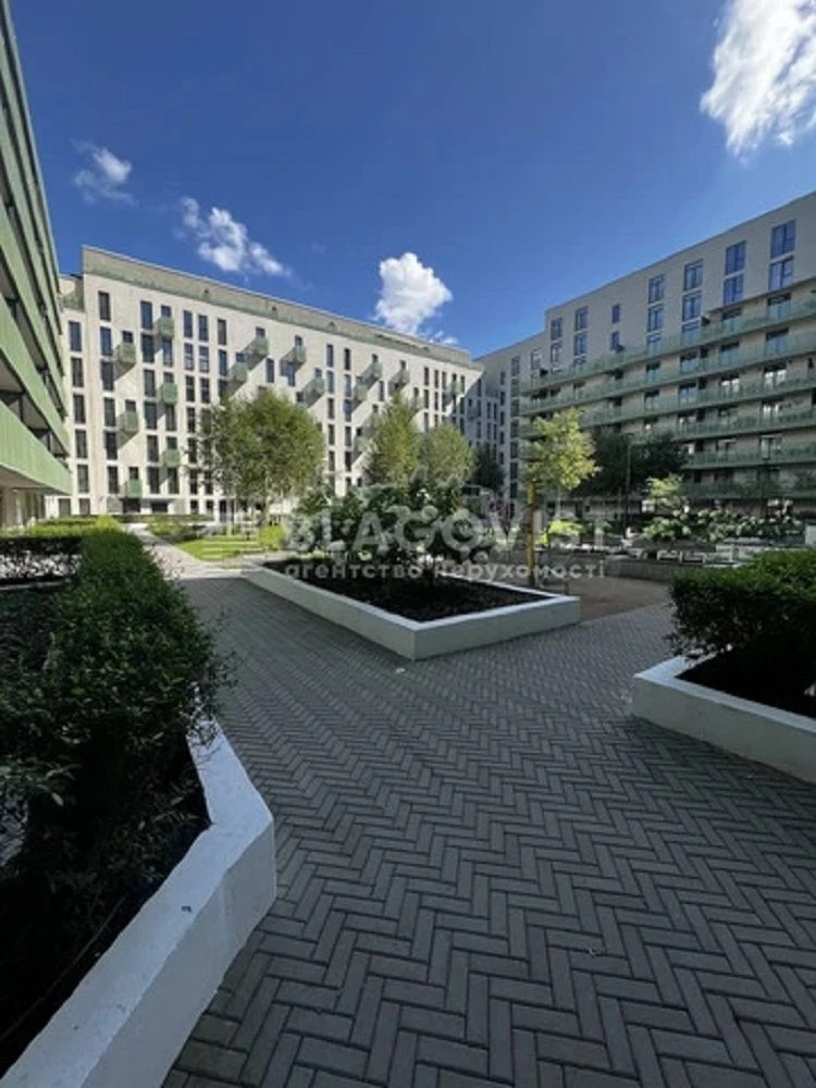 Apartment for sale on Naberezhno-Rybalska doroga 3 in Kyiv /