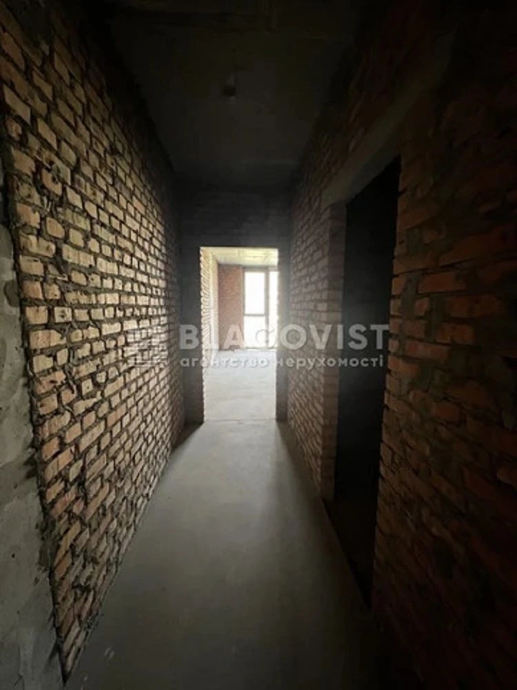 Apartment for sale on Naberezhno-Rybalska doroga 3 in Kyiv /