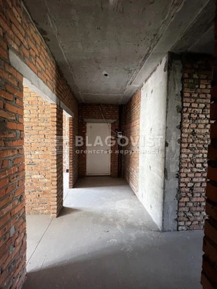 Apartment for sale on Naberezhno-Rybalska doroga 3 in Kyiv /